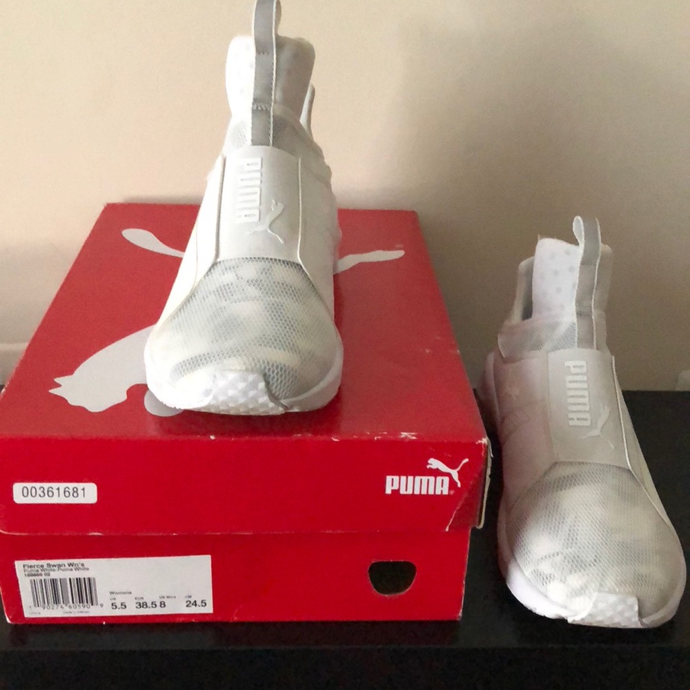 “Fierce Swan” Pumas Great Condition !